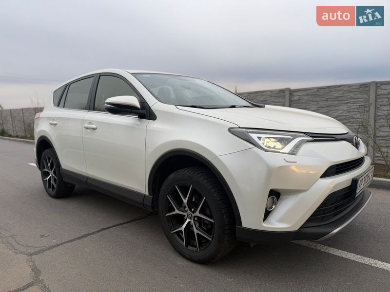 Позашляховик / Кросовер Toyota RAV4 2017 в Дніпрі