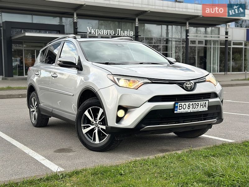 Внедорожник / Кроссовер Toyota RAV4 2017 в Львове
