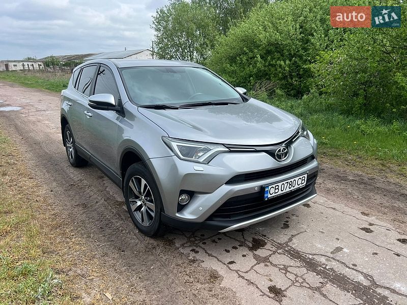 Внедорожник / Кроссовер Toyota RAV4 2018 в Чернигове