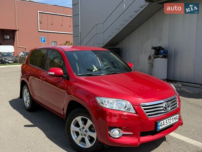 Внедорожник / Кроссовер Toyota RAV4 2011 в Броварах