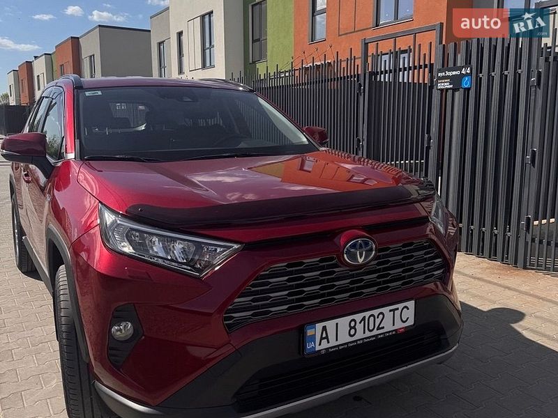 Внедорожник / Кроссовер Toyota RAV4 2021 в Киеве