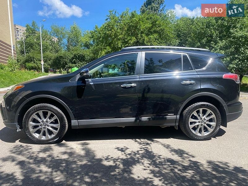 Внедорожник / Кроссовер Toyota RAV4 2016 в Киеве