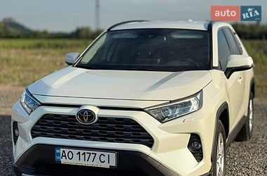 Позашляховик / Кросовер Toyota RAV4 2020 в Мукачевому