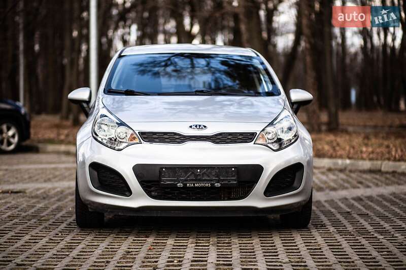 Хэтчбек Kia Rio 2012 в Покровске Хэтчбек Kia Rio 2012 в Покровске