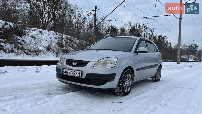 Хэтчбек Kia Rio 2008 в Киеве