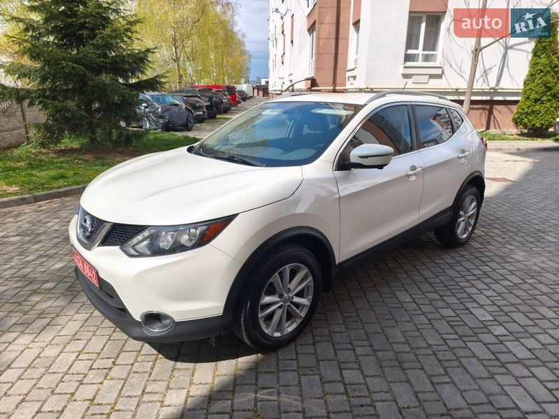 Внедорожник / Кроссовер Nissan Rogue Sport 2017 в Ивано-Франковске