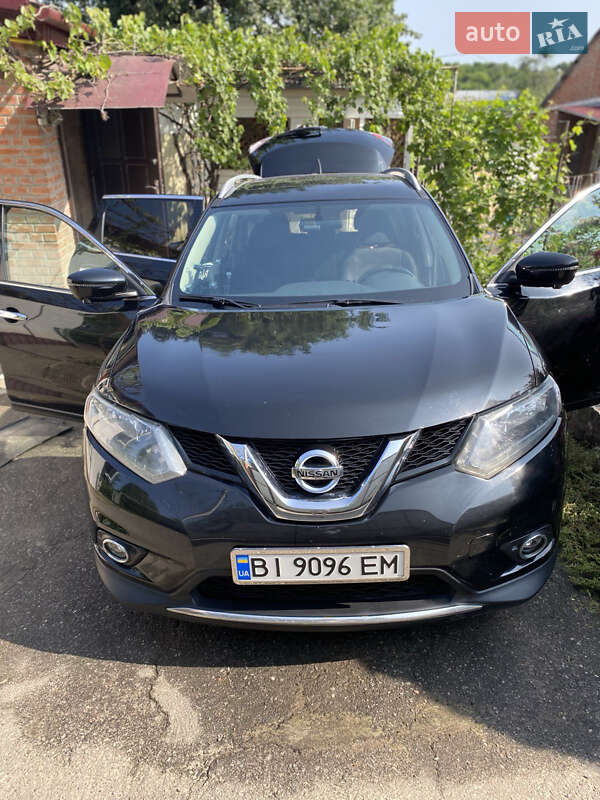 Внедорожник / Кроссовер Nissan Rogue 2016 в Полтаве