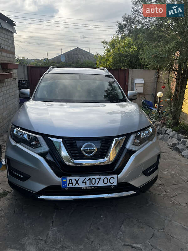 Внедорожник / Кроссовер Nissan Rogue 2017 в Харькове