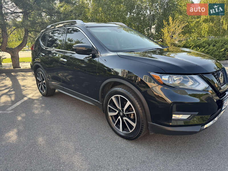 Позашляховик / Кросовер Nissan Rogue 2018 в Дніпрі Позашляховик / Кросовер Nissan Rogue 2018 в Дніпрі