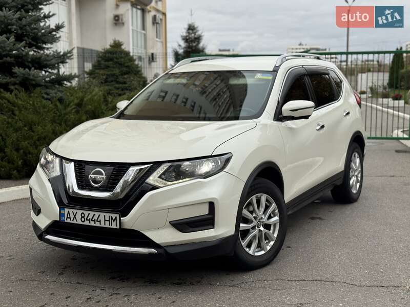 Внедорожник / Кроссовер Nissan Rogue 2017 в Харькове