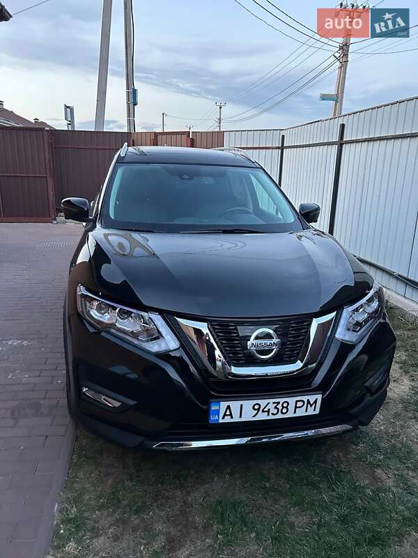 Внедорожник / Кроссовер Nissan Rogue 2017 в Вышгороде