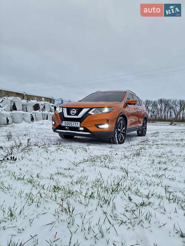 Внедорожник / Кроссовер Nissan Rogue 2018 в Сумах