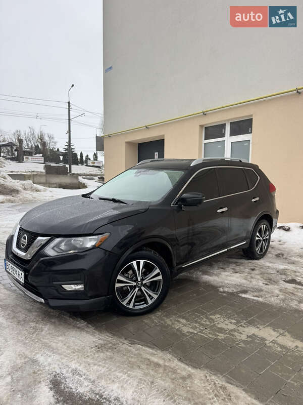 Внедорожник / Кроссовер Nissan Rogue 2017 в Тернополе