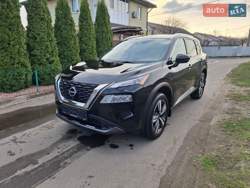 Внедорожник / Кроссовер Nissan Rogue 2023 в Киеве