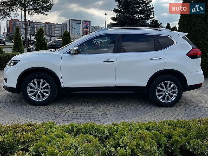 Внедорожник / Кроссовер Nissan Rogue 2017 в Львове