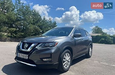 Позашляховик / Кросовер Nissan Rogue 2017 в Гнівані