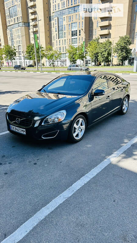 Седан Volvo S60 2013 в Харькове