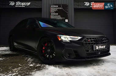 Седан Audi S8 2024 в Львове