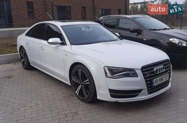 Седан Audi S8 2014 в Виннице