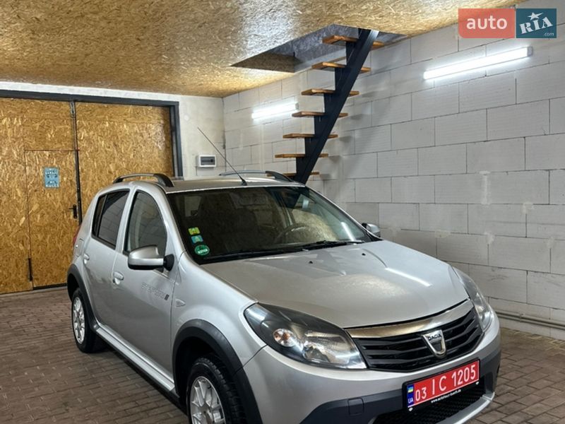 Позашляховик / Кросовер Dacia Sandero StepWay 2011 в Хоролі