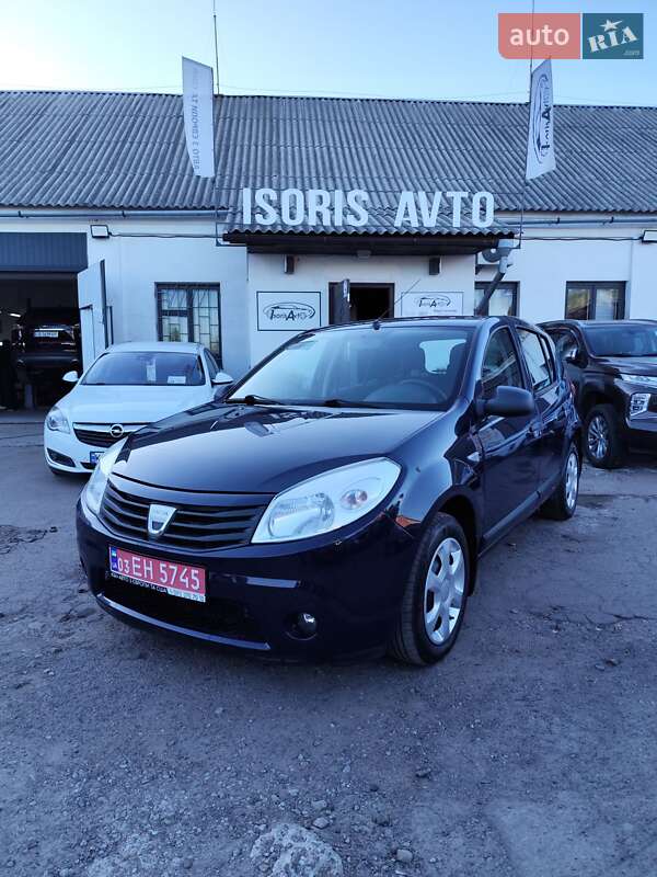 Хэтчбек Dacia Sandero 2010 в Чернигове