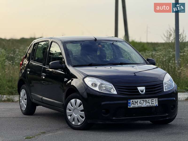 Хэтчбек Dacia Sandero 2010 в Мене Хэтчбек Dacia Sandero 2010 в Мене