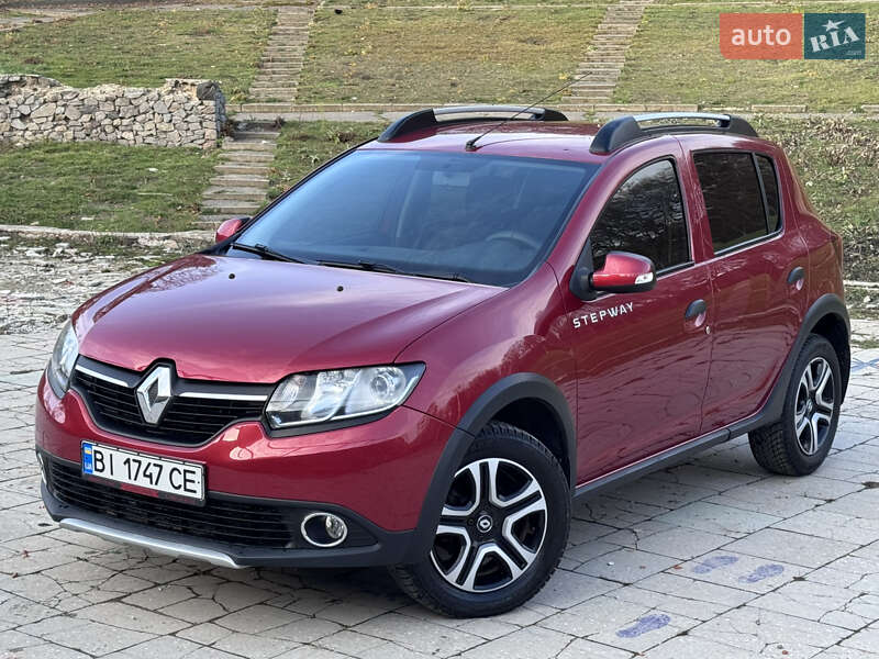 Хэтчбек Renault Sandero 2015 в Полтаве