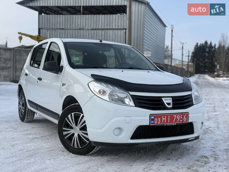 Хэтчбек Dacia Sandero 2009 в Березане