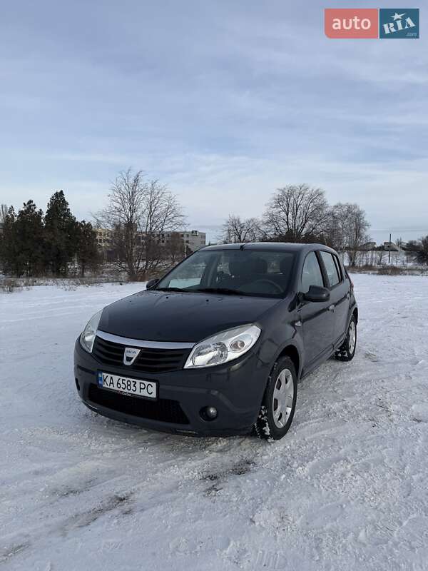 Хетчбек Dacia Sandero 2009 в Дніпрі
