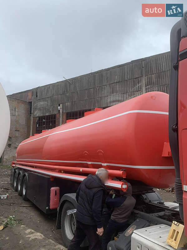 Цистерна полуприцеп Willig Sanz 2001 в Тернополе