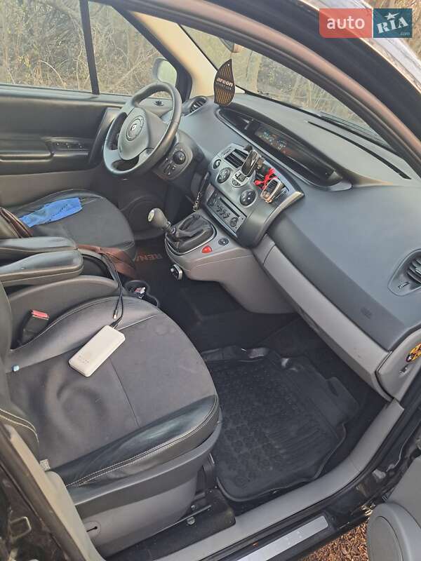 Минивэн Renault Scenic 2005 в Подольске