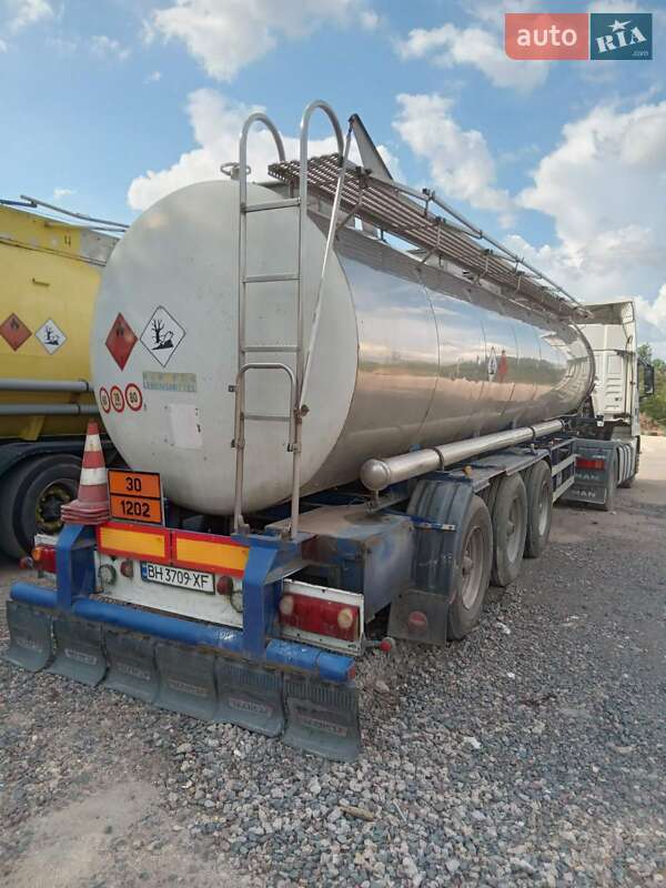 Цистерна Guhur SEM 1991 в Николаеве Цистерна Guhur SEM 1991 в Николаеве