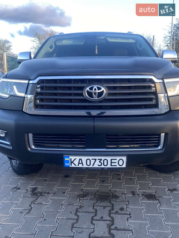 Внедорожник / Кроссовер Toyota Sequoia 2017 в Кривом Роге Внедорожник / Кроссовер Toyota Sequoia 2017 в Кривом Роге