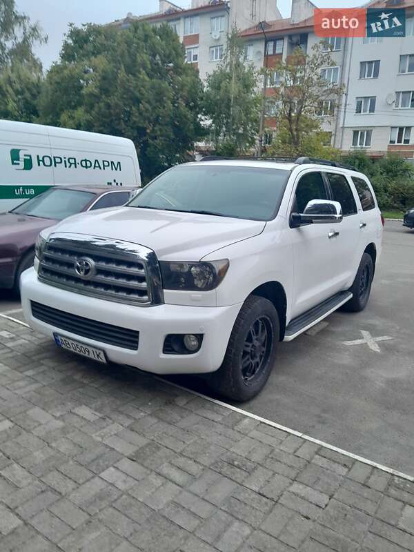 Внедорожник / Кроссовер Toyota Sequoia 2013 в Тернополе