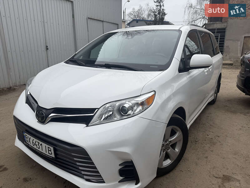 Минивэн Toyota Sienna 2019 в Хмельницком
