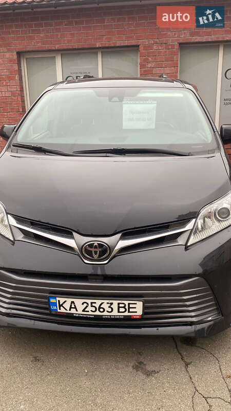 Мінівен Toyota Sienna 2018 в Києві