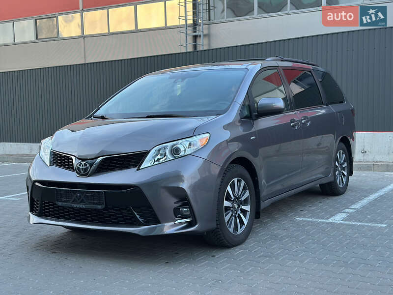 Минивэн Toyota Sienna 2019 в Киеве