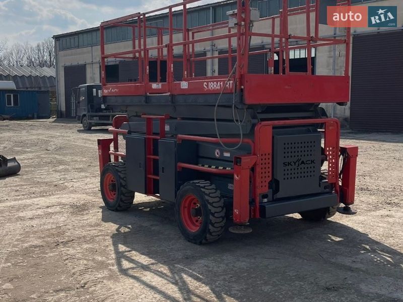 Ножничный подъемник Skyjack SJ 2016 в Ивано-Франковске