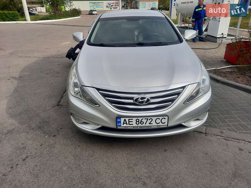 Седан Hyundai Sonata 2013 в Каменском