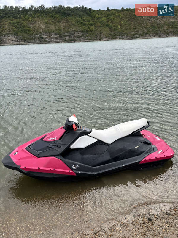 Гидроцикл туристический BRP Spark 2014 в Каменец-Подольском Гидроцикл туристический BRP Spark 2014 в Каменец-Подольском