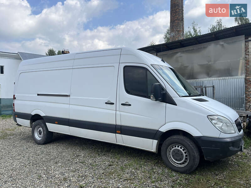 Грузовой фургон Mercedes-Benz Sprinter 2012 в Вижнице