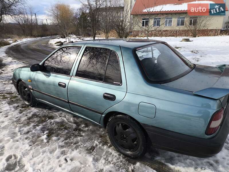 Седан Nissan Sunny 1995 в Надворной