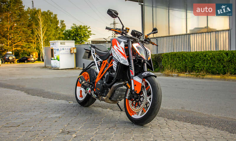 Мотоцикл Без обтекателей (Naked bike) KTM Super Duke 1290 2017 в Черновцах