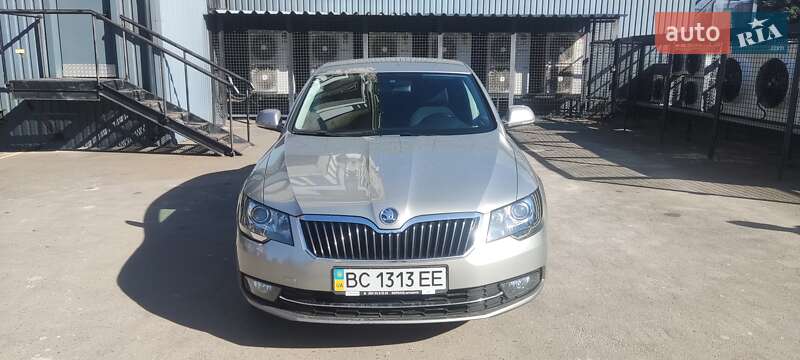 Лифтбек Skoda Superb 2013 в Дрогобыче