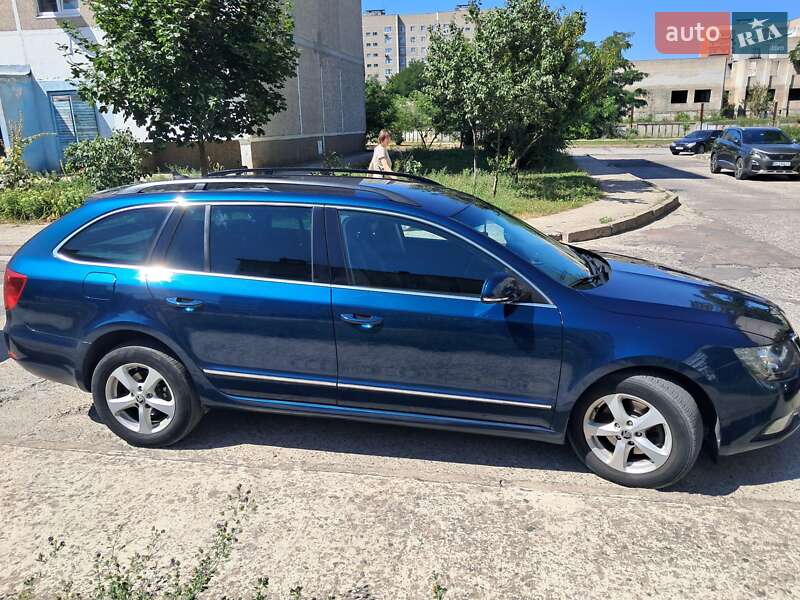Универсал Skoda Superb 2014 в Вараше