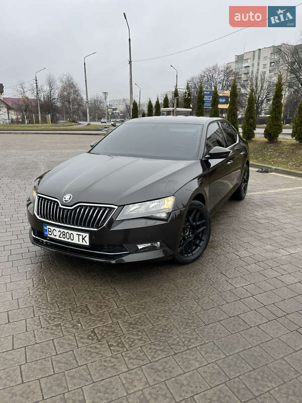 Лифтбек Skoda Superb 2016 в Дрогобыче