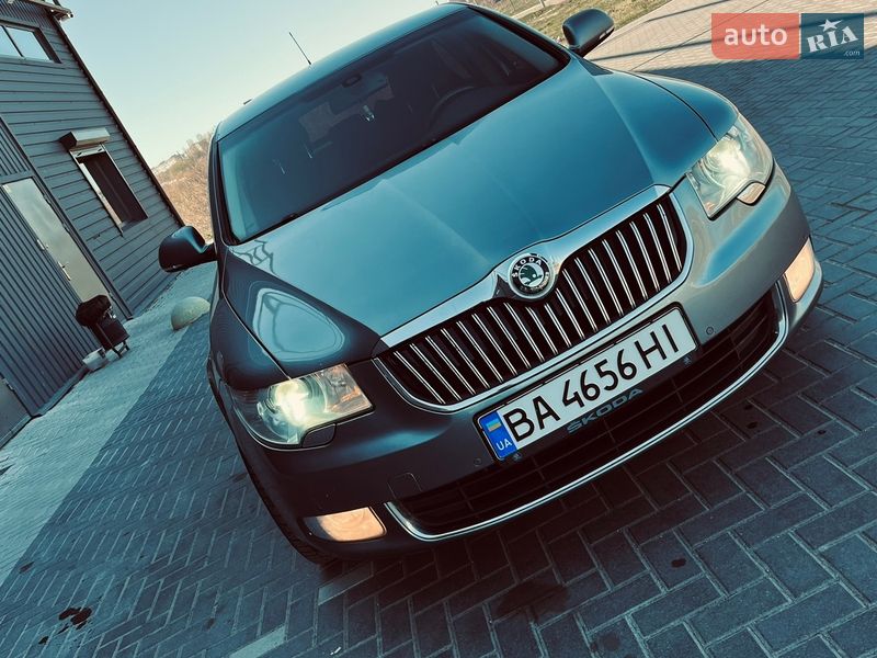 Лифтбек Skoda Superb 2009 в Кропивницком