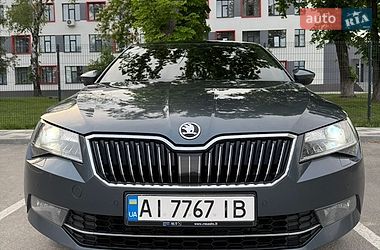 Лифтбек Skoda Superb 2019 в Буче