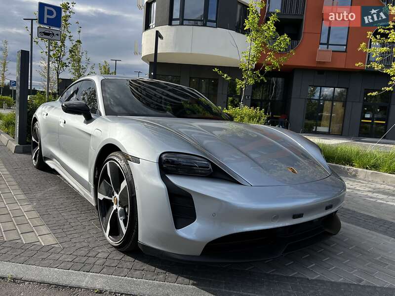 Седан Porsche Taycan 2022 в Киеве