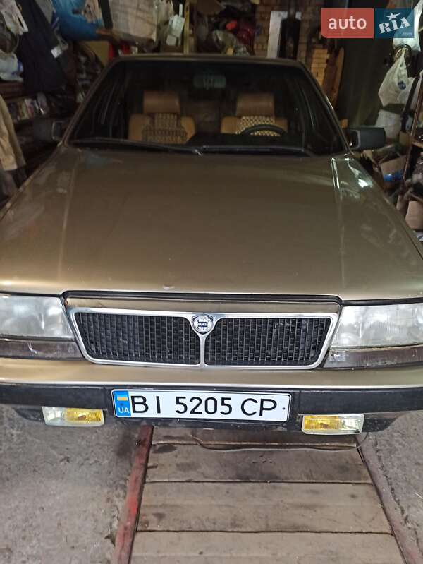 Седан Lancia Thema 1988 в Горишних Плавнях